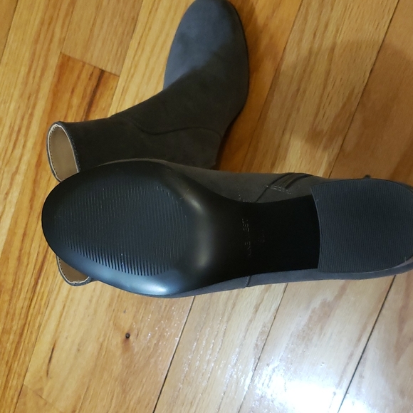 Nine West NWOT Gray Fabric Booties 8.5 - Picture 4 of 6